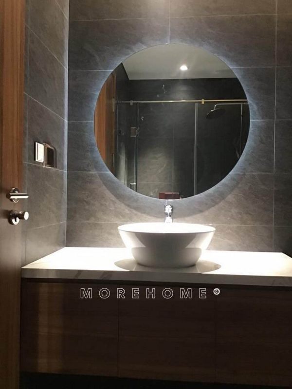 Việc lắp đặt hoàn chỉnh đá ốp lavabo cho phòng tắm nhà vệ sinh của căn hộ Penthouse Skylake Phạm Hùng đã được thi công.