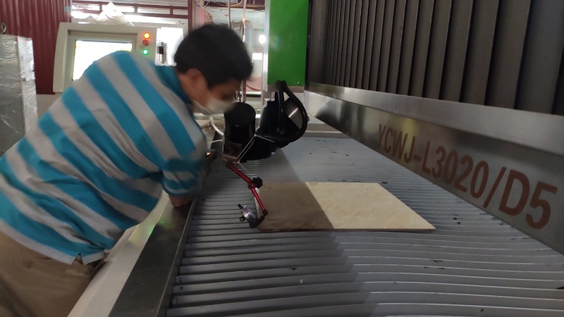 Vệ sinh bảo dưỡng máy cắt tia nước định kỳ Vệ sinh bảo dưỡng máy cắt tia nước định kỳ