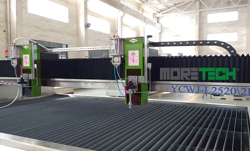 Máy cắt tia nước Moretech L2520